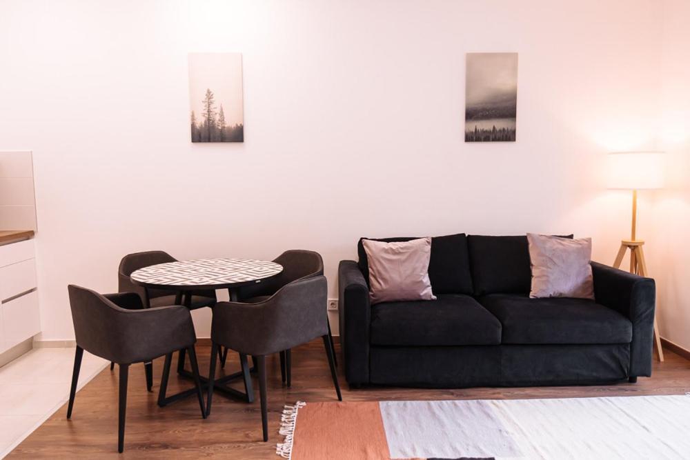 Apartament B 204, In The Heart Of Budapesta