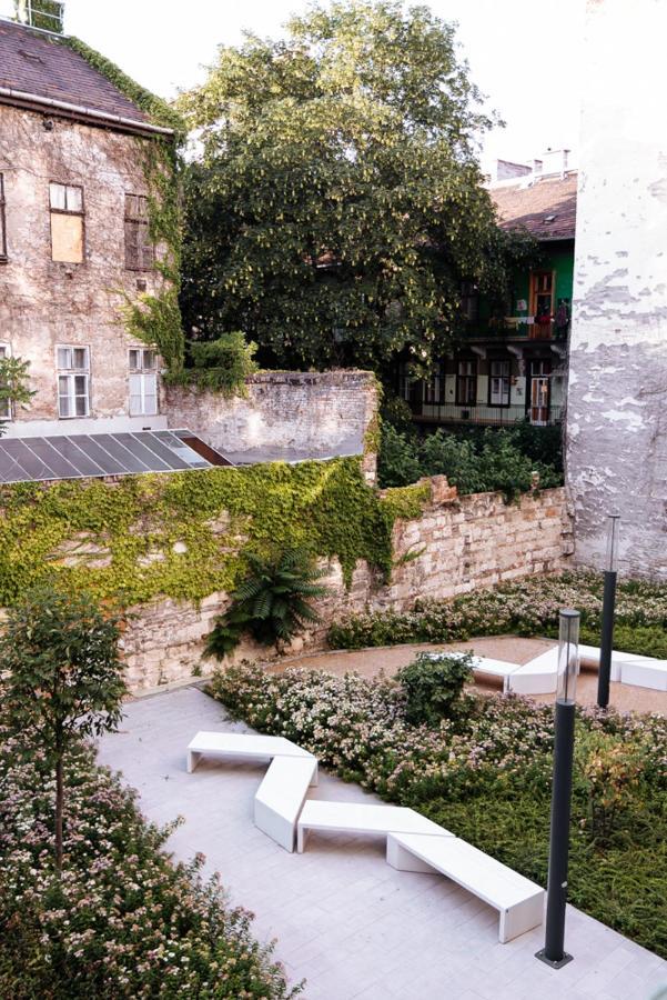 Apartament B 204, In The Heart Of Budapesta